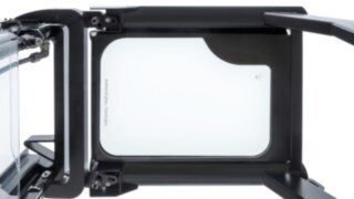 Armoured glass panoramic roof from Linde Material Handling The armoured glass panoramic roof from Linde Material Handling protects the operator and enables a clear view.