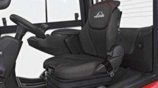 Ergonomic operator’s workstation in the Linde H20 – H35 gas forklift. Ergonomic operator’s workstation in the H20 – H35 gas forklift from Linde Material Handling.