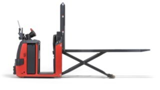 The innovative steering wheel of the Linde N20 C – operators can control all functions single handedly and even operate the truck forwards and backwards using just one finger. The innovative steering wheel of the N20 C order picker from Linde Material Handling.