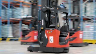 Three automated reach trucks from Linde MH’s R-MATIC series operate in the warehouse
