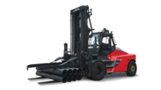 The pipe clamp prevents pipes from slipping. The pipe clamp from Linde Material Handling in use.