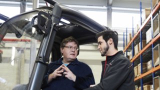 Training of a forklift operator by a Linde trainer