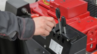 Manual drum handling with explosion-proof trucks Manual drum handling with explosion-proof trucks