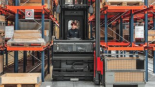 Linde VNA truck Linde VNA truck with woman