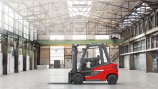 The Linde H20–H35 diesel forklift truck in a warehouse