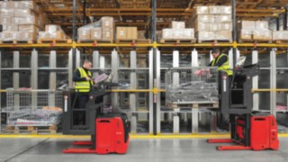 Linde order picking equipment enables efficient pick processes to be carried out up to a height of 12 meters. Example image of three Linde high-lift order pickers in a high shelving warehouse.