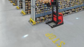 The Linde BlueSpot projects a blue spot of light along the route in the direction of travel, warning people and other truck operators of the approaching truck. Picture of the Linde BlueSpot, which projects a blue spot of light along the route, warning other people or operators of the approaching forklift truck.