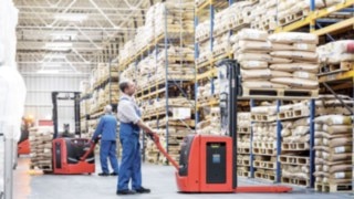 Linde pallet stacker with Linde li-ion batteries in use in the warehouse Linde pallet stacker with Linde li-ion batteries in use in the warehouse
