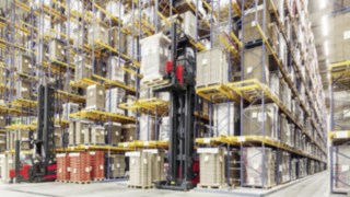 Linde forklift trucks in use in the warehouse
