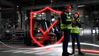 Linde Material Handling safety experts working at a customer’s premises. Linde Material Handling safety experts working at a customer’s premises.