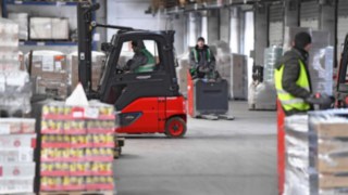 Linde industrial trucks in use in the warehouse