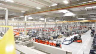 Linde reach trucks are produced at the Stříbro plant in the Czech Republic. Linde reach trucks are produced at the KION plant in Stříbro, Czech Republic.