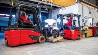 Linde Material Handling electric forklift trucks in operation at Emons