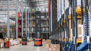 Linde Fleet at Hachette UK's distribution center. Linde Fleet at Hachette UK's distribution center.