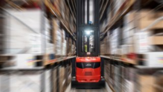 Safe and straightforward order picking at heights of 18 meters with the KV truck from Linde. The KV truck combines features of an order picker and a very narrow aisle truck.