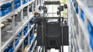 Linde order picker between high racks Linde order picker between high racks