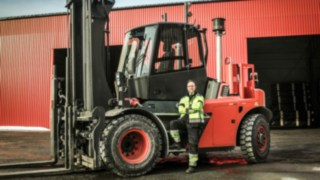 IC-truck H120 D from Linde Material Handling in use at Norrlands trä