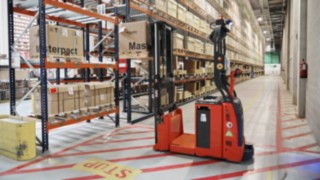 Automated L-MATIC AC pallet stacker from Linde Material Handling at Schneider Electric Automated L-MATIC AC pallet stacker from Linde Material Handling operates at Schneider Electric
