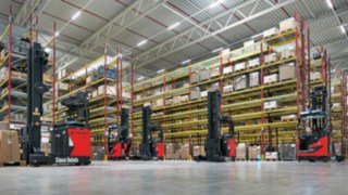 Several R-MATICs from Linde MH in the warehouse at Simon Hegele