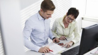 Linde employee talking on standing workstation Linde employee talking on standing workstation