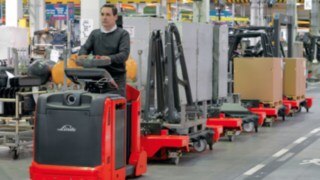 Logistic trains by Linde optimise the material flow in production. Logistic trains by Linde meet the changing challenges in modern production.
