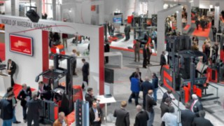 In May 2016, Linde Material Handling will be staging its successful trade show format "World of Material Handling" once again. The customer event will focus on increasingly networked, digitised and automated in-house logistics.