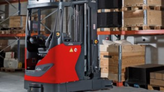 Linde R-MATIC stores goods independently at lifting heights of up to ten meters 
