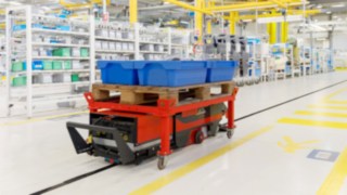 Linde Material Handling presents automated guided cart for production logistics
