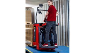 The new pallet trucks and double stackers from Linde Material Handling