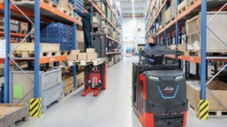 New man-up order picker V08 from Linde Material Handling 