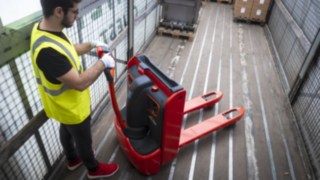 Pallet trucks Linde T14 and T16