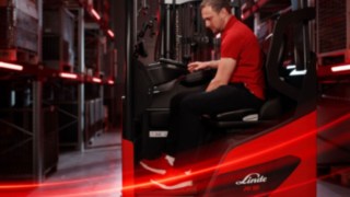 Side view of an operator working in the ergonomic Linde MH reach truck Ri16.