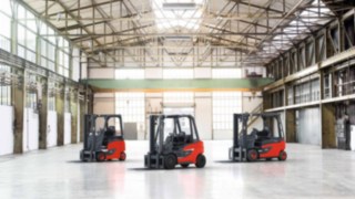The right forklift truck every time – Linde Material Handling offers a huge selection of trucks Forklift trucks from Linde Material Handling are the number one choice for intralogistics.