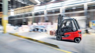 E30 electric forklift with Linde Steer Control in use at WDI Hamm. E30 electric forklift from Linde Material Handling with Linde Steer Control