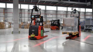 The automated L-MATIC forklift truck from Linde handles loads safely and efficiently. The automated L-MATIC forklift truck from Linde Material Handling
