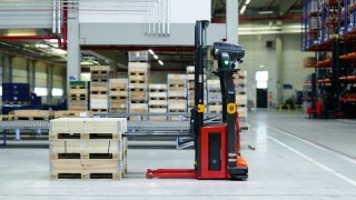 An L-MATIC HD k from Linde Material Handling in the receiving area.